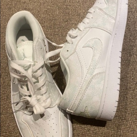 Nike Air Jordan - Picture 2 of 3